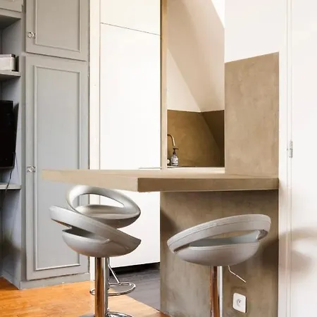 Beautiful With A View Of Eiffel Tower In Center Apartment *