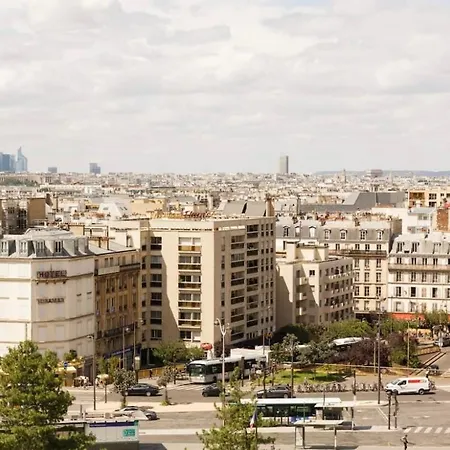 Beautiful With A View Of Eiffel Tower In Center Apartment