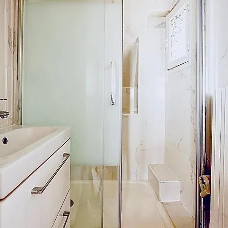 Beautiful With A View Of Eiffel Tower In Center Apartment *