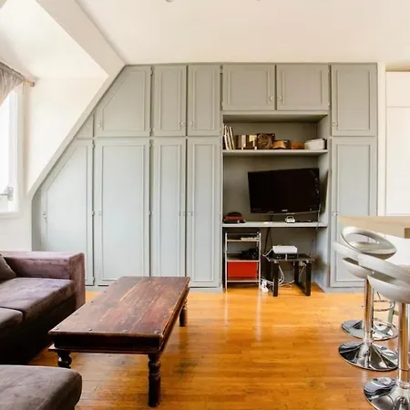 Apartment Beautiful With A View Of Eiffel Tower In Center Paris